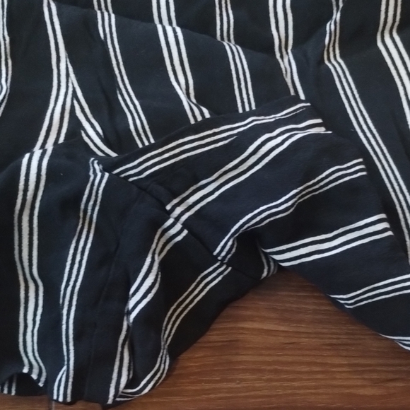 LOFT | Petite Striped Flutter Sleeve stripe with two sides pockets Romper Size S - Picture 10 of 14